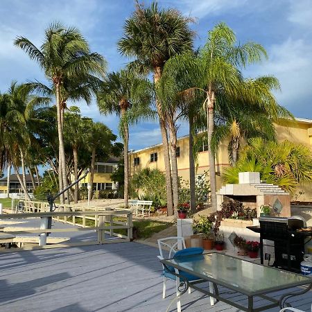 Hideaway Waterfront Resort เคปคอรัล ภายนอก รูปภาพ