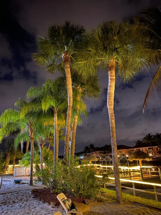 Hideaway Waterfront Resort เคปคอรัล ภายนอก รูปภาพ