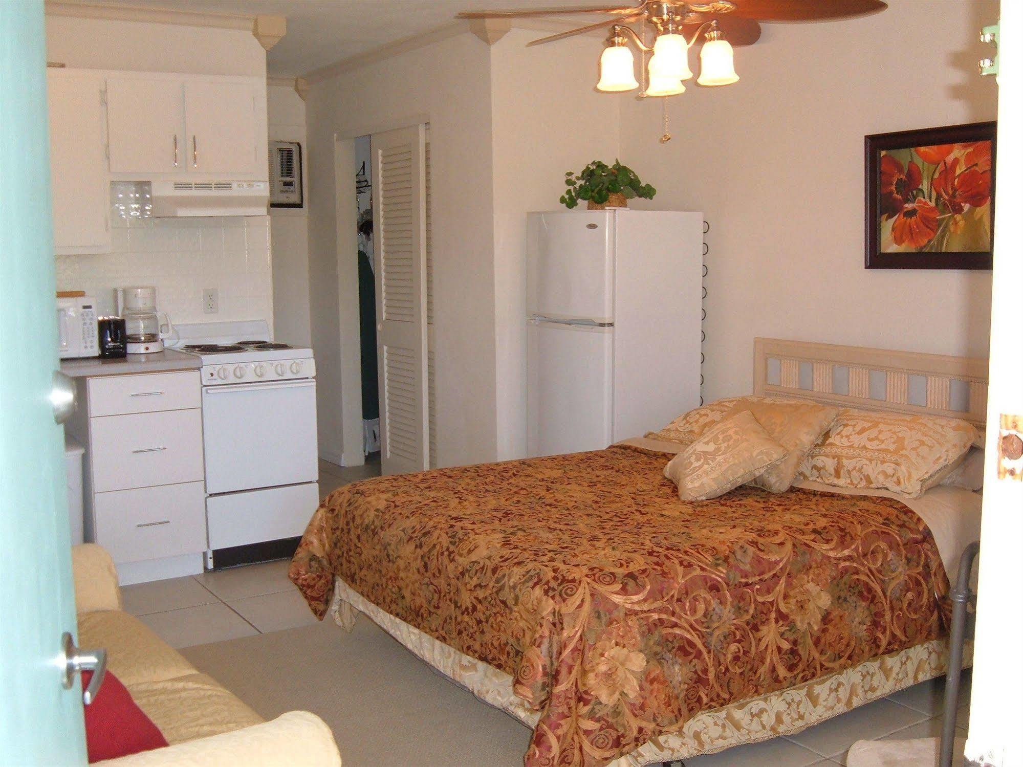Hideaway Waterfront Resort เคปคอรัล ภายนอก รูปภาพ