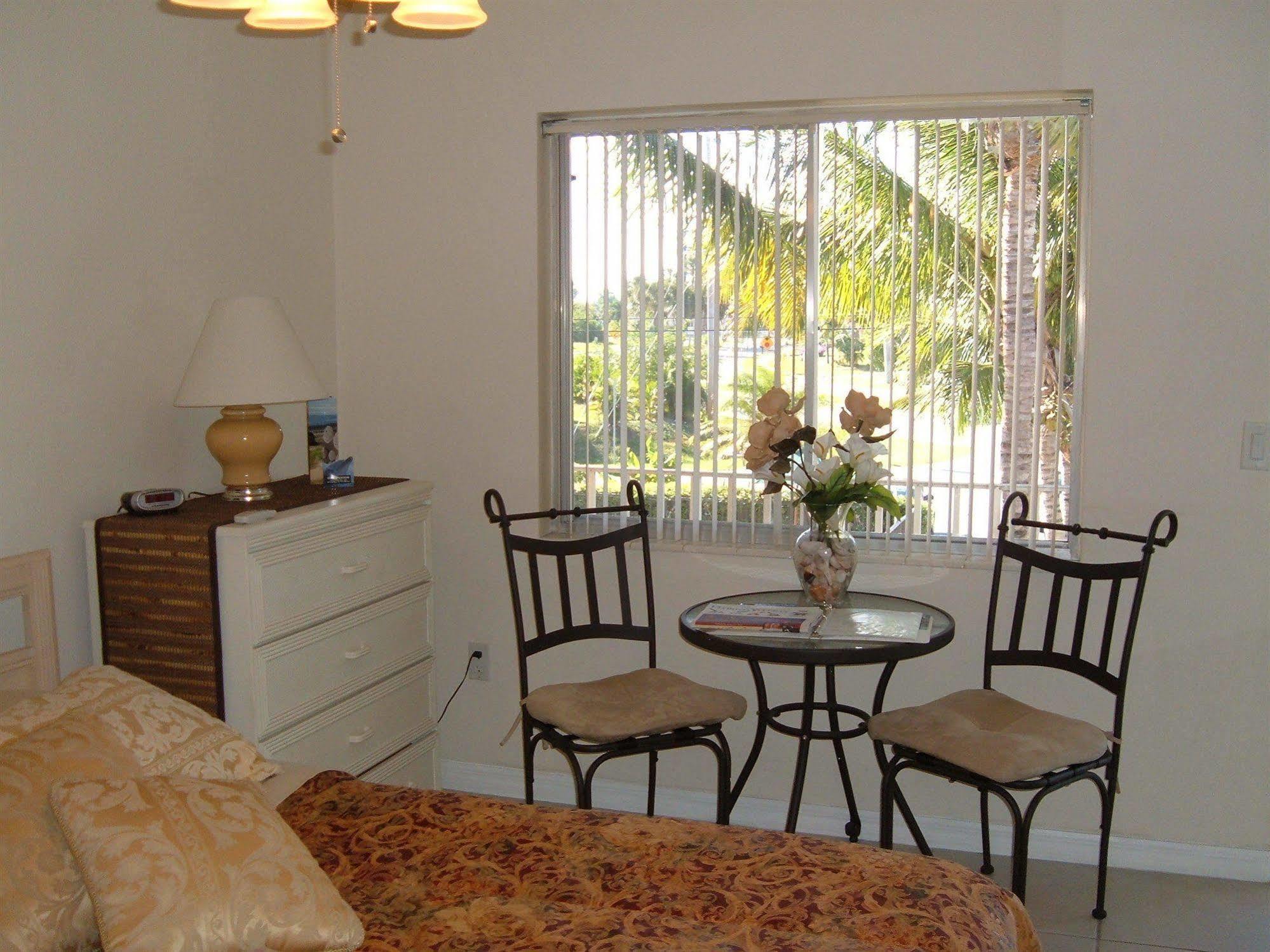 Hideaway Waterfront Resort เคปคอรัล ภายนอก รูปภาพ