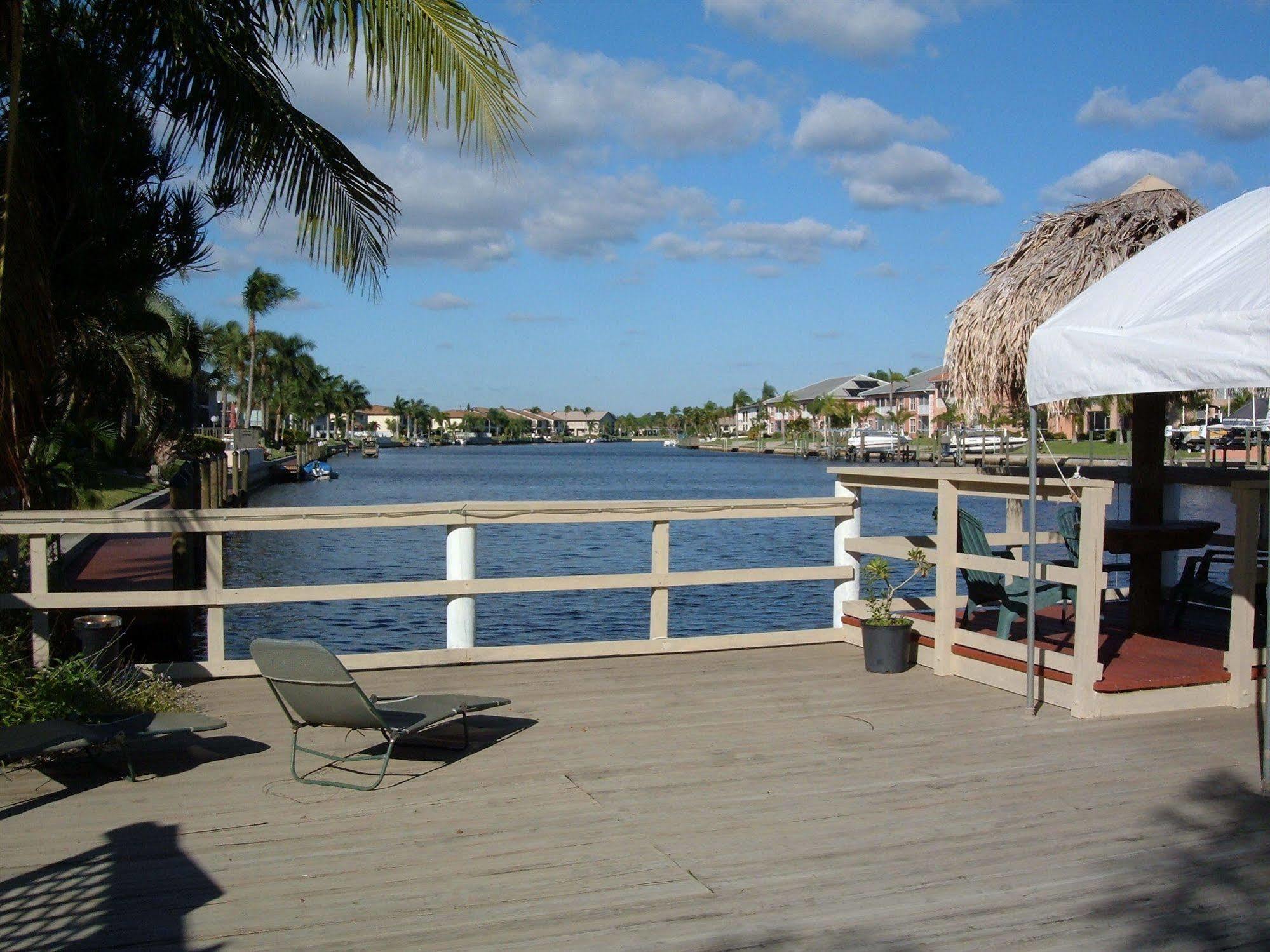 Hideaway Waterfront Resort เคปคอรัล ภายนอก รูปภาพ